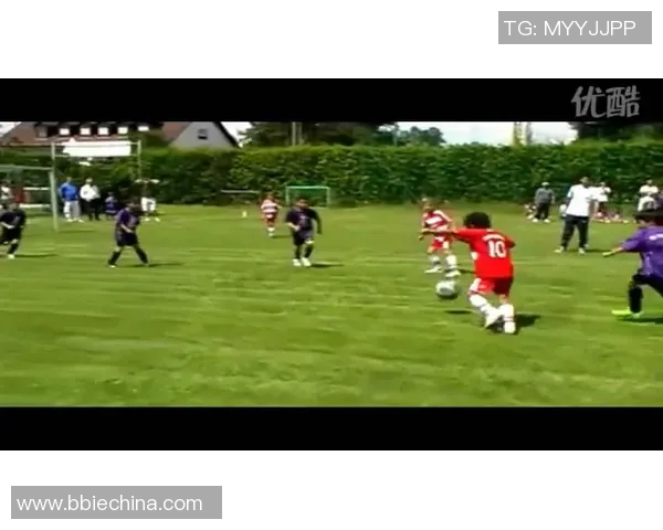 拜仁足球明星球迷热情助阵球队展现无与伦比的忠诚与激情