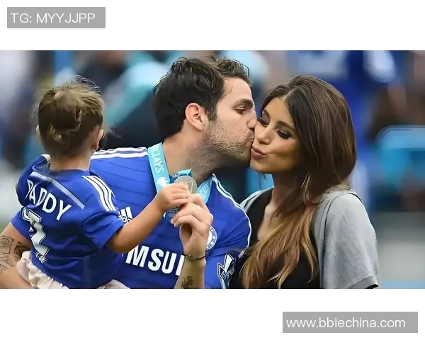 日本女明星与足球明星的浪漫故事与合作瞬间揭秘