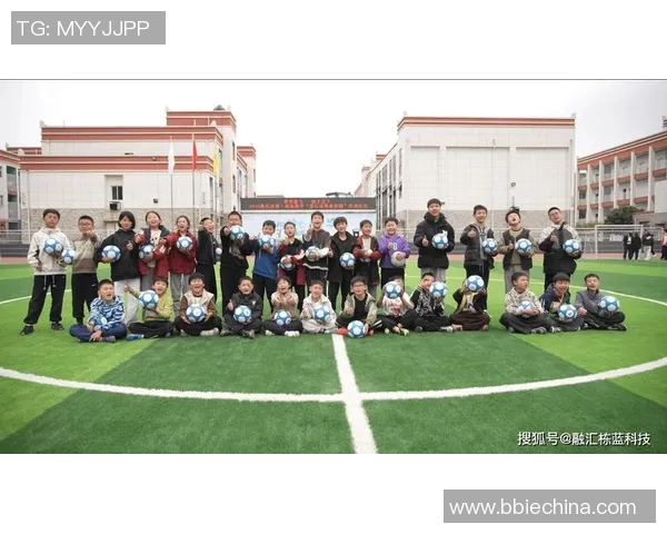 足球明星积极参与四川慈善活动捐款助力灾后重建展现社会责任感 足球明星积极参与四川慈善活动捐款助力灾后重建展现社会责任感